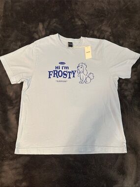 Pleasing “Hi I’m Frosty” Tee – Light Blue – Size Small – NWT NEW WITH TAGS